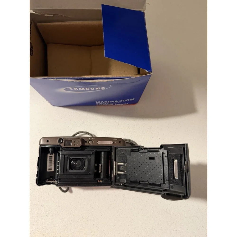 Samsung Maxima Zoom 105 XL 35mm Camera Point & Shoot 38-105mm Powers On